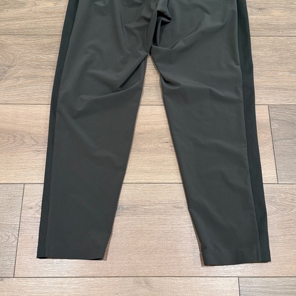 ATHLETA Mountain Olive Brooklyn Mid Rise Ankle Travel Leisure Pants Bottoms 8 - Picture 7 of 10